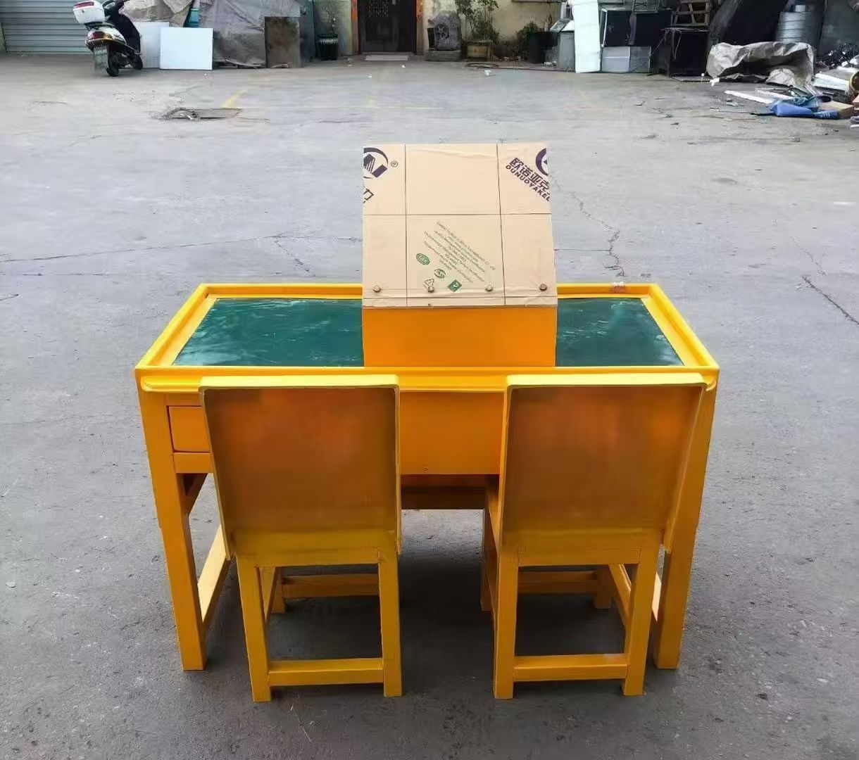 通渭防静电导通桌井下煤矿火工品发放桌：危险品流转的安全守护者